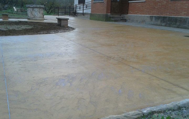 Vivienda con pavimento de hormigón impreso